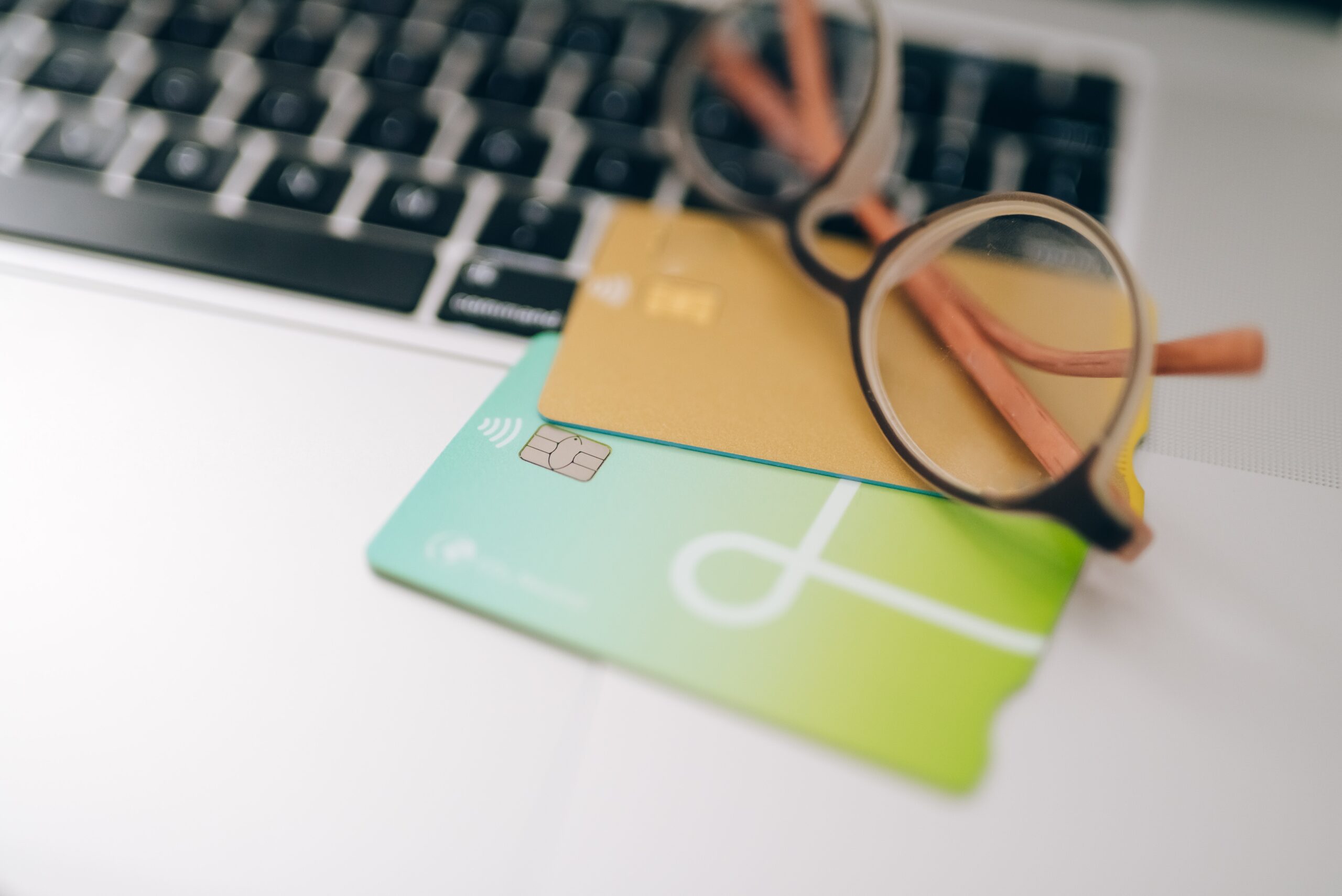 Navigating the World of Credit Cards: Tips and Pitfalls