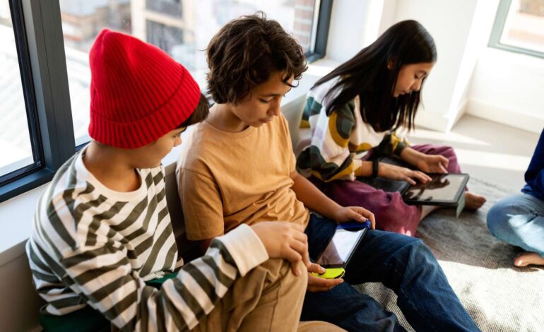 Balancing Screen Time: Healthy Tech Habits for Kids and Teens